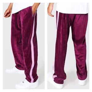 Boohoo Man - Tall Relaxed Fit Velour Joggers with Tape in Purple